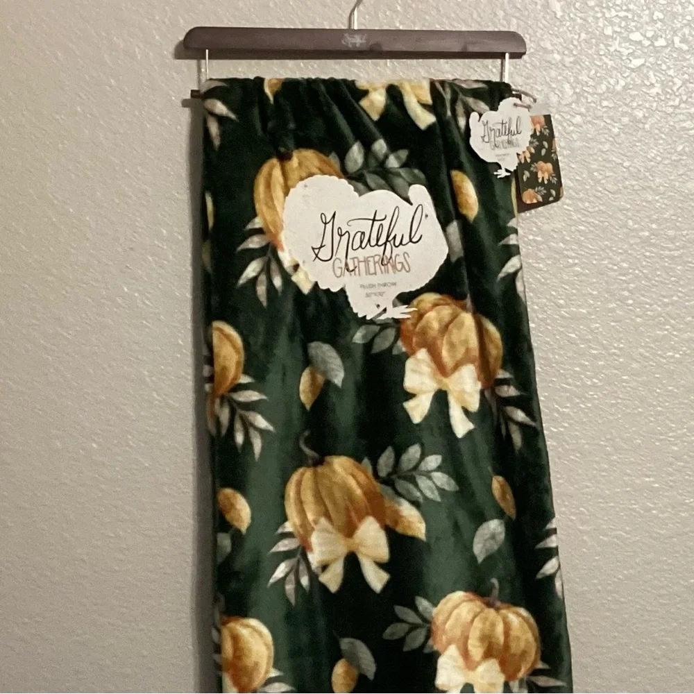 Green with Gold Pumpkins & Bows Fall Plush Throw